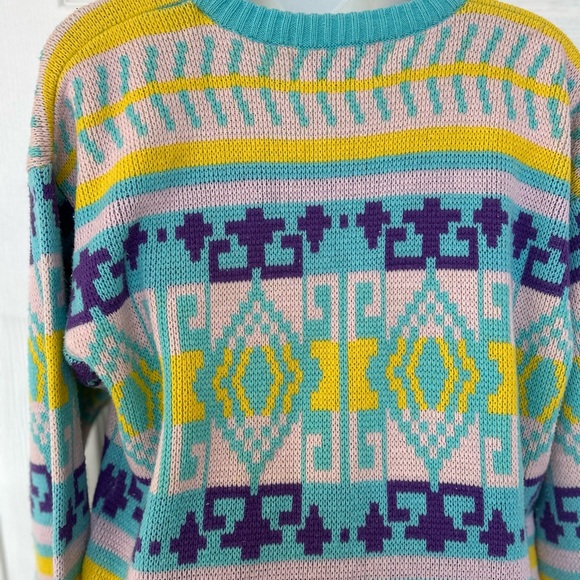 Vintage spring colours geometric print sweater, Medium - Picture 5 of 6